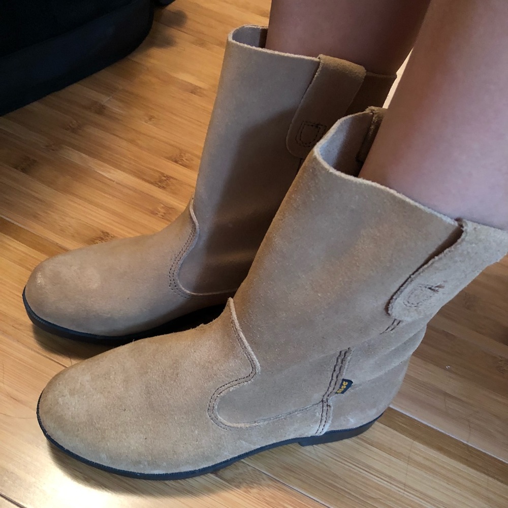 SUEDE BOOTS MADE IN EL SALVADOR